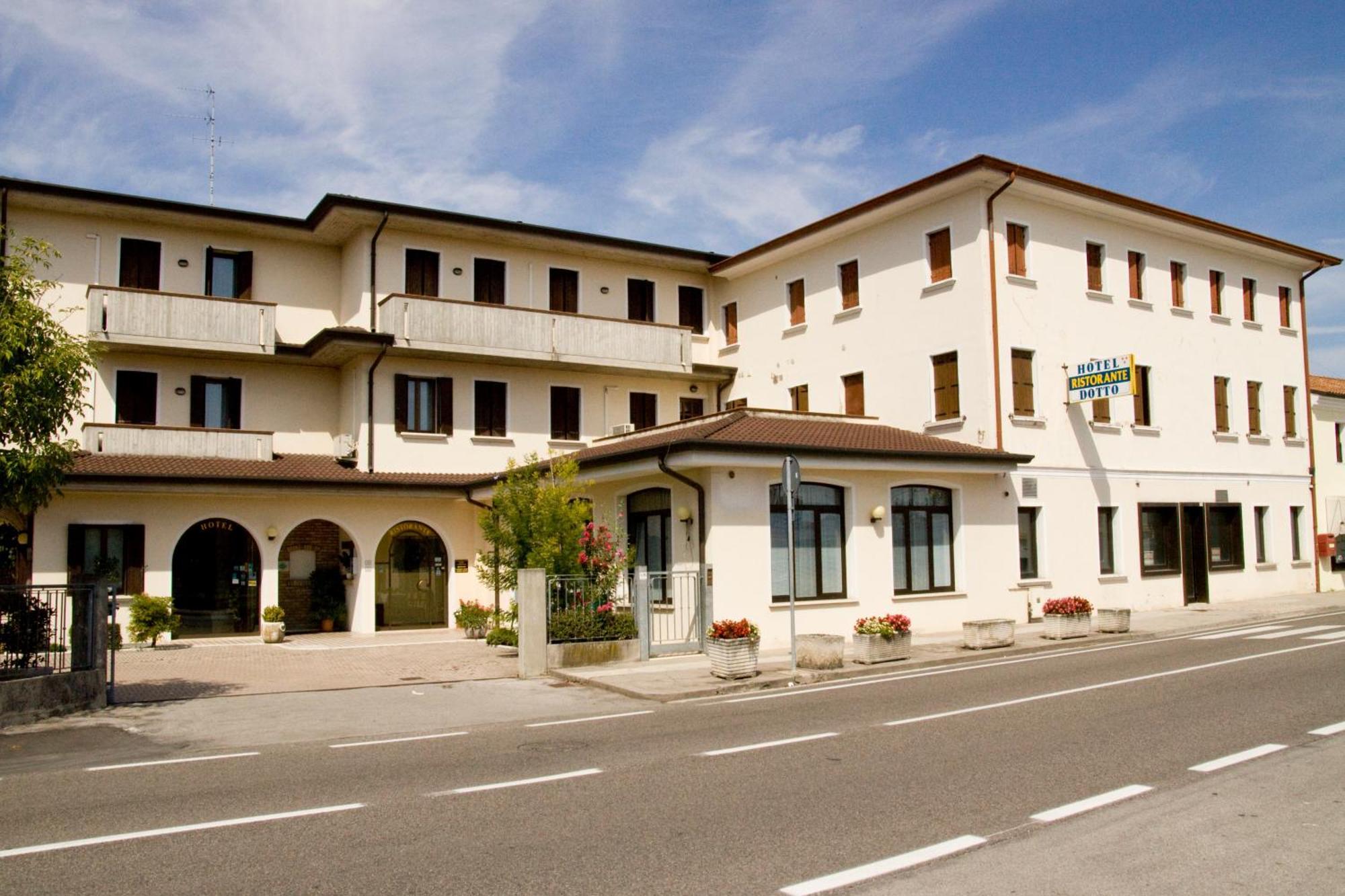 Hotel Ristorante Dotto Varago Exterior photo